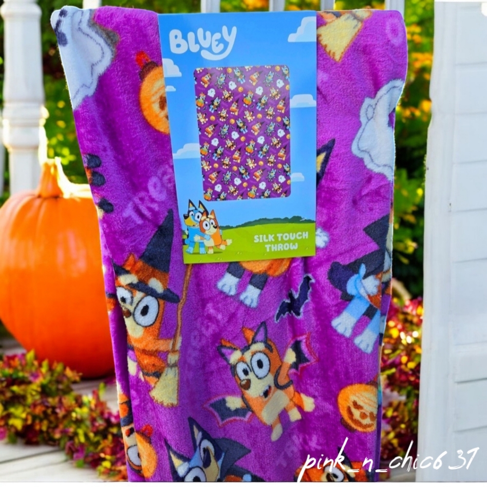 Bluey and Bingo Silk Touch Plush Halloween Throw Blanket 50" x 70"
